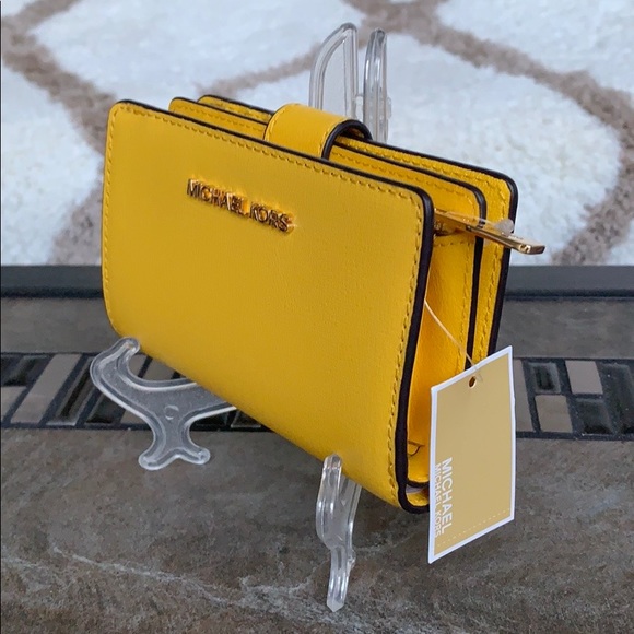 Michael Kors Jet Set Travel BIFLD Zip Coin Wallet - Picture 13 of 16